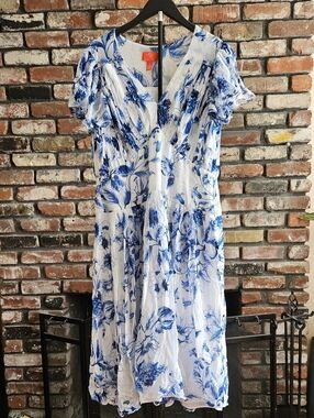 ML Monique Lhuillier Floral Pleated V-Neck Short-Sleeve Midi Dress